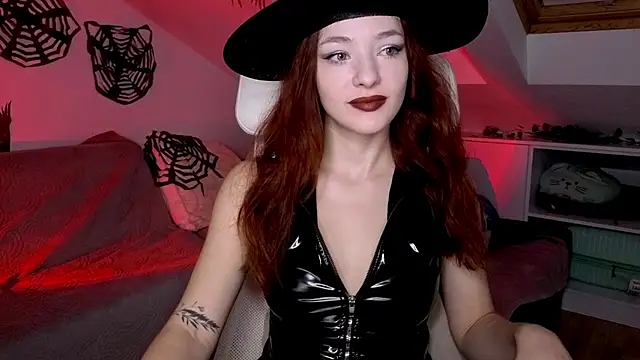 Snapshot of MiaRouge chatting on October 27, 3:40 am MiaRouge online show from October 27, 3:40 am