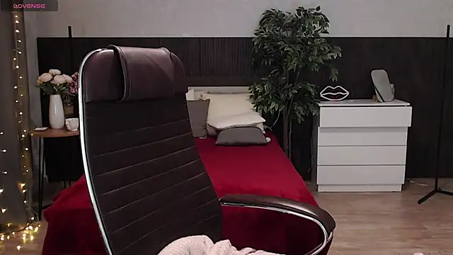 Cutie Annie online show from December 5, 4:22 am