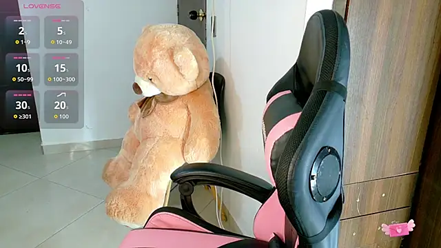 Snapshot of Abby_tits chatting on November 29, 7:03 pm Abby tits online show from November 29, 7:03 pm