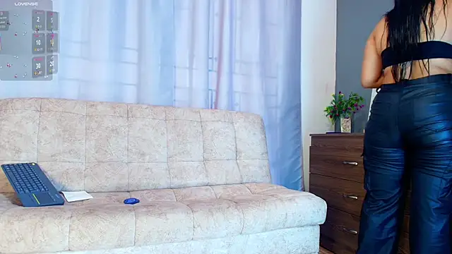 jade brunnette online show from November 6, 8:13 pm