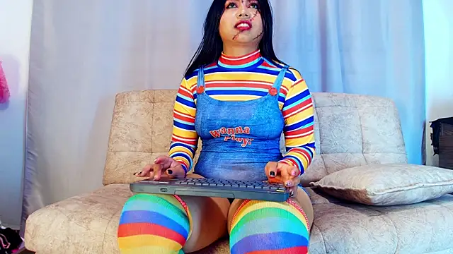 jade brunnette online show from October 31, 9:00 pm