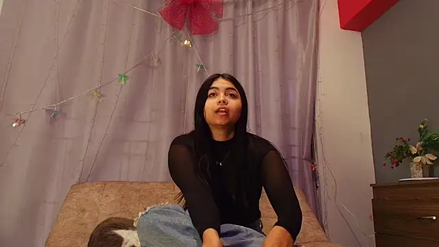 jade brunnette online show from February 1, 8:07 pm