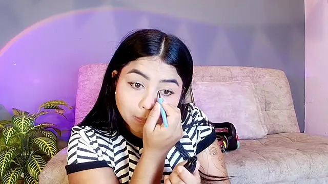 jade brunnette online show from June 18, 10:59 pm