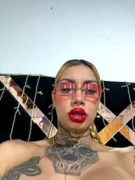 Snapshot of Zaratattoox chatting on October 10, 8:04 am Zaratattoox online show from October 10, 8:04 am