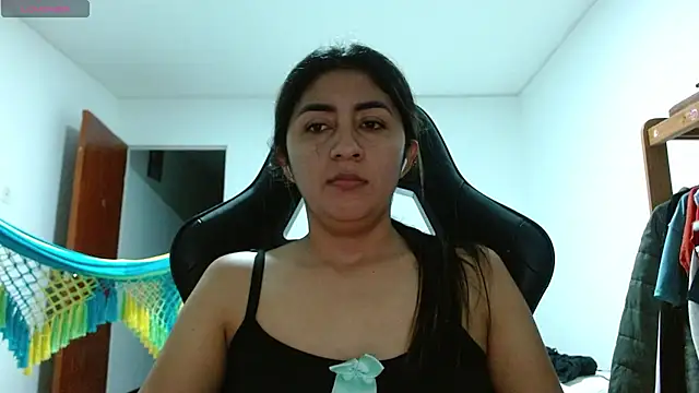 Snapshot of danna_peterson1 chatting on July 11, 12:11 am danna peterson1 online show from July 11, 12:11 am