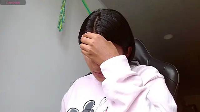 Snapshot of danna_peterson1 chatting on October 29, 5:23 pm danna peterson1 online show from October 29, 5:23 pm