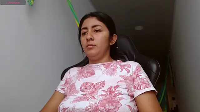 Snapshot of danna_peterson1 chatting on October 30, 12:25 pm danna peterson1 online show from October 30, 12:25 pm