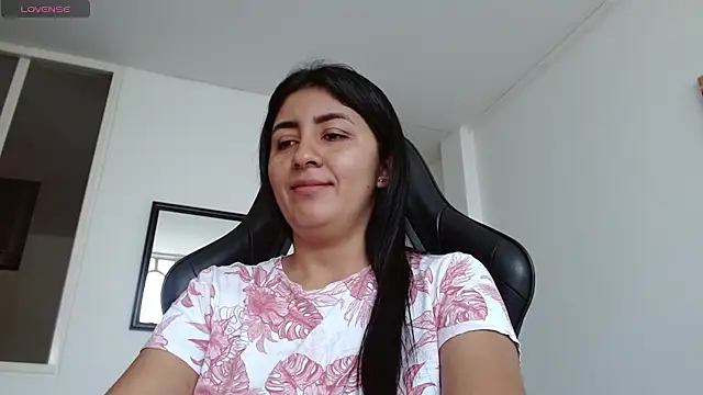 Snapshot of danna_peterson1 chatting on November 29, 9:59 pm danna peterson1 online show from November 29, 9:59 pm