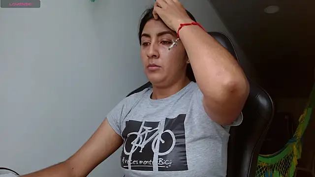 Snapshot of danna_peterson1 chatting on October 23, 7:56 pm danna peterson1 online show from October 23, 7:56 pm