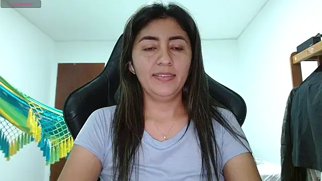 Snapshot of danna_peterson1 chatting on July 19, 12:52 am danna peterson1 online show from July 19, 12:52 am