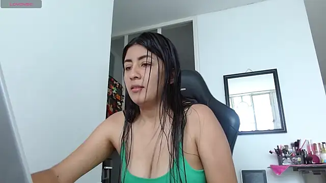 Snapshot of danna_peterson1 chatting on November 15, 6:56 pm danna peterson1 online show from November 15, 6:56 pm