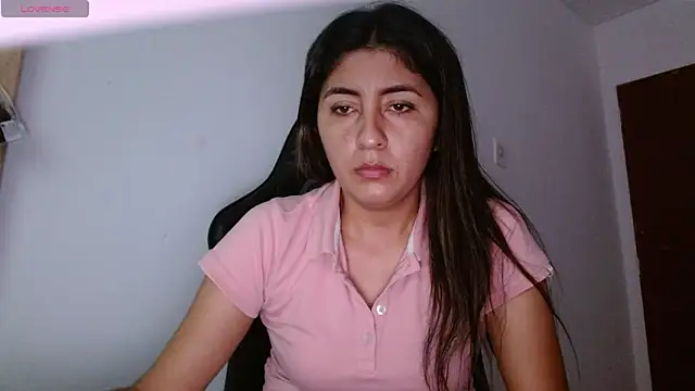 Snapshot of danna_peterson1 chatting on June 27, 9:32 pm danna peterson1 online show from June 27, 9:32 pm