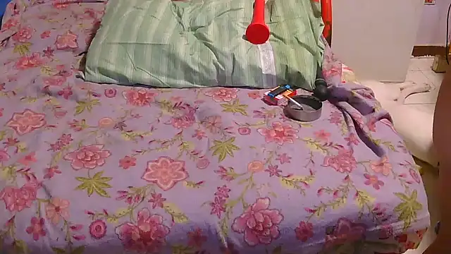 couplemilf2 online show from December 30, 8:47 pm