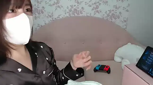 Snapshot of mei_hosina chatting on February 9, 2:29 pm mei hosina online show from February 9, 2:29 pm