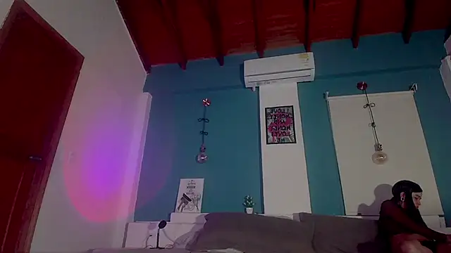 Snapshot of ariana-white- chatting on October 22, 2:22 am ariana-white- online show from October 22, 2:22 am