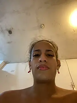 AlexaWarner online show from August 5, 10:37 pm