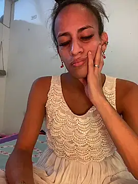 AlexaWarner online show from August 2, 10:40 pm