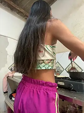 AlexaWarner online show from February 1, 6:06 pm