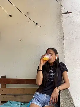 AlexaWarner online show from February 28, 6:07 pm