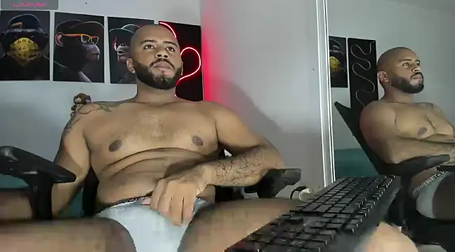Snapshot of Hardboy_latin chatting on March 23, 3:43 am Hardboy latin online show from March 23, 3:43 am