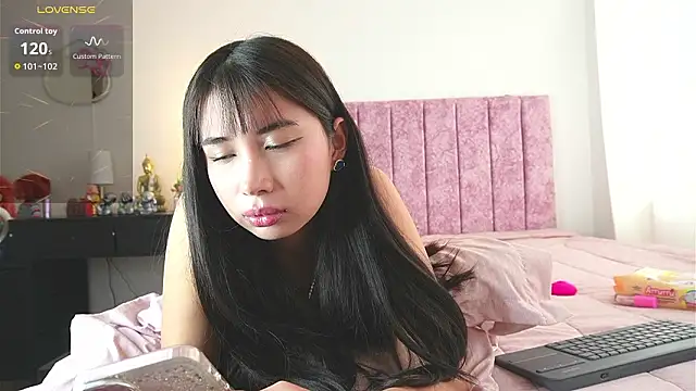 Snapshot of AlessiaVix chatting on February 17, 4:59 pm AlessiaVix online show from February 17, 4:59 pm