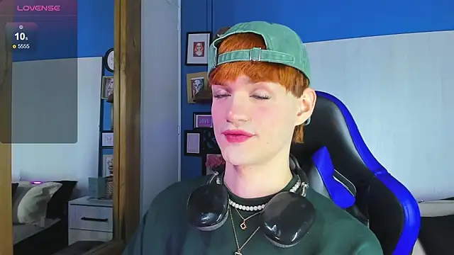 VladHellsing4 online show from September 27, 1:39 pm