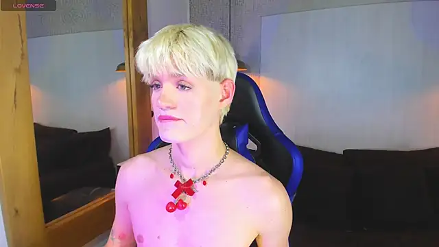 VladHellsing4 online show from April 3, 4:02 pm