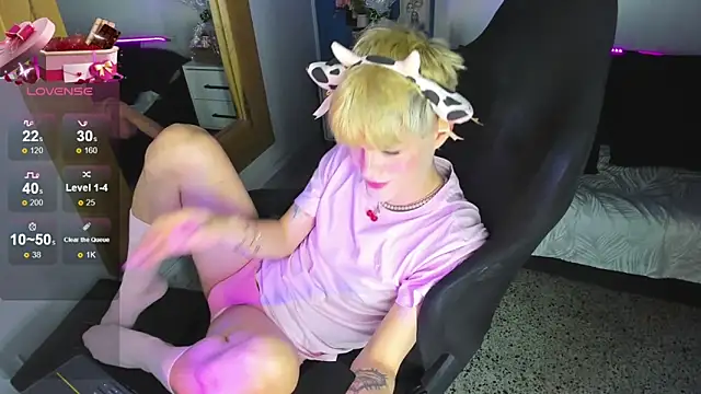 VladHellsing4 online show from December 18, 2:32 pm