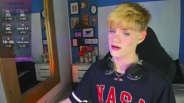 VladHellsing4 online show from October 28, 2:49 pm