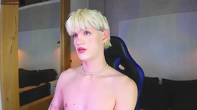 VladHellsing4 online show from April 11, 2:43 pm