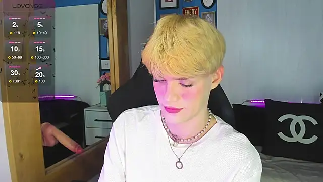 VladHellsing4 online show from November 14, 2:54 pm