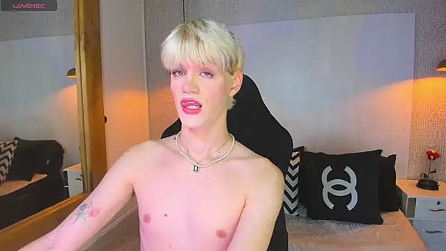 VladHellsing4 online show from March 4, 2:36 pm