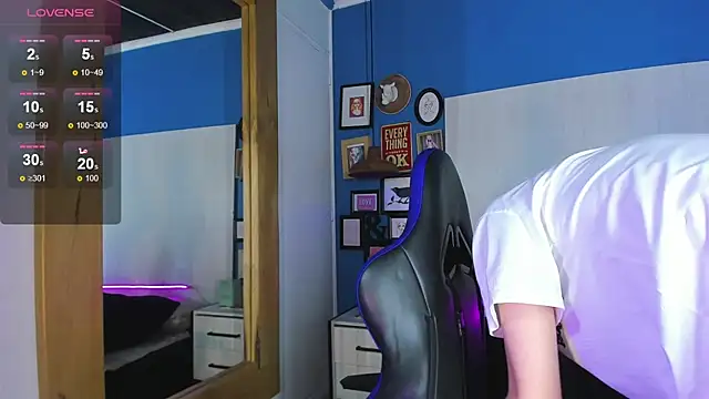 VladHellsing4 online show from September 25, 2:23 pm