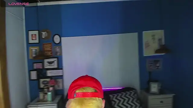 VladHellsing4 online show from November 5, 1:47 pm