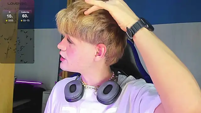 VladHellsing4 online show from October 23, 2:27 pm