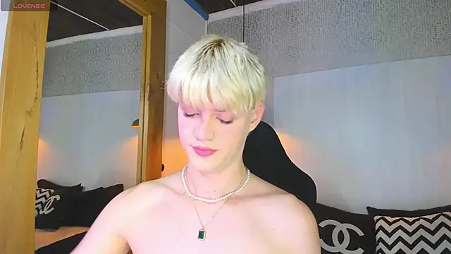 VladHellsing4 online show from February 21, 9:39 pm