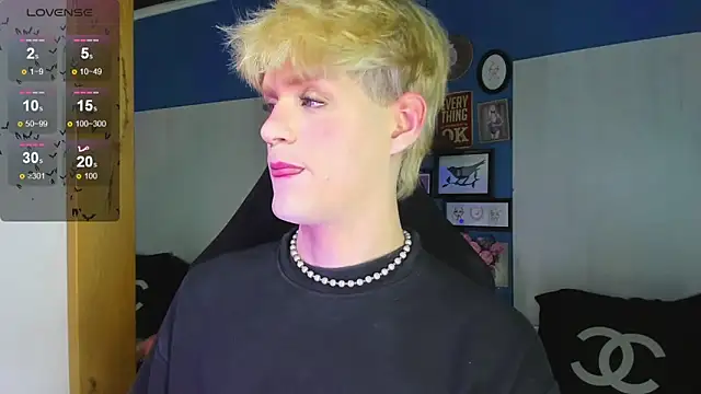 VladHellsing4 online show from November 26, 2:28 pm