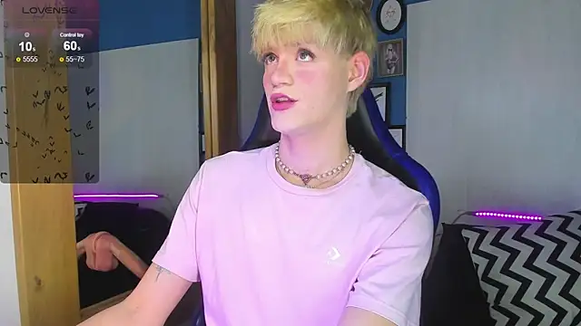 VladHellsing4 online show from November 22, 2:38 pm