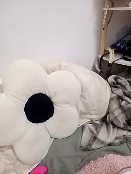 Snapshot of Lovely_kute chatting on February 19, 3:49 pm Lovely kute online show from February 19, 3:49 pm