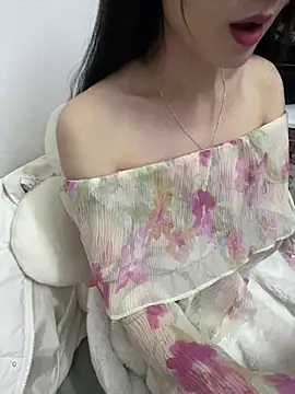 Snapshot of Lovely_kute chatting on February 23, 6:56 pm Lovely kute online show from February 23, 6:56 pm