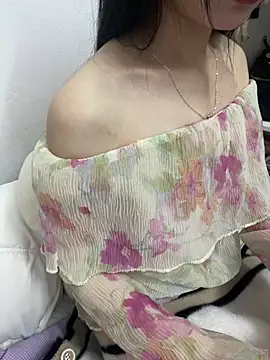 Snapshot of Lovely_kute chatting on March 8, 5:28 am Lovely kute online show from March 8, 5:28 am