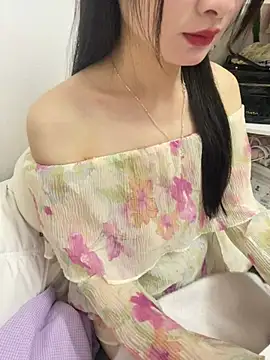 Snapshot of Lovely_kute chatting on March 7, 1:42 am Lovely kute online show from March 7, 1:42 am