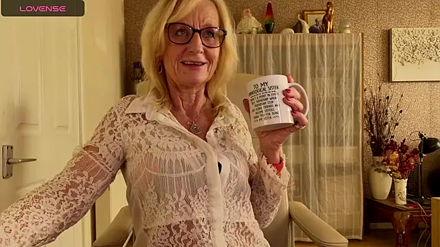 TopazCamgirl online show from November 17, 2:43 pm