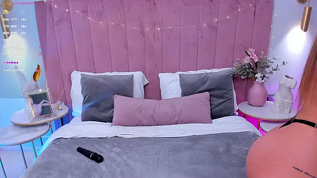 Snapshot of MilaVoxx chatting on February 20, 5:44 am MilaVoxx online show from February 20, 5:44 am