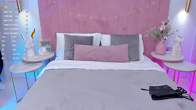 Snapshot of MilaVoxx chatting on March 13, 5:43 am MilaVoxx online show from March 13, 5:43 am