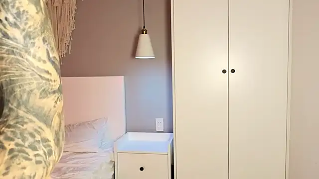 Kira mmr online show from April 4, 5:19 pm