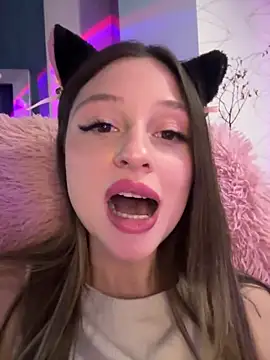 Kimsweet7 online show from March 4, 8:05 pm