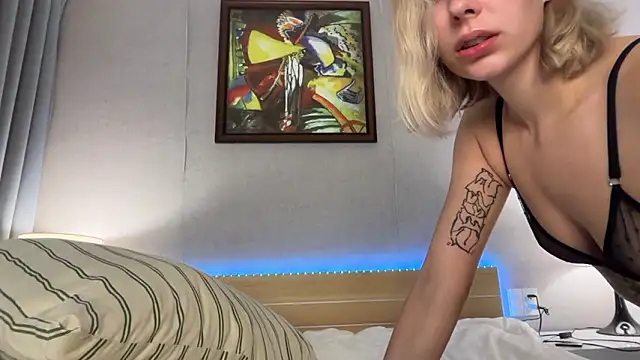 MiaDavis21 online show from March 19, 4:23 am