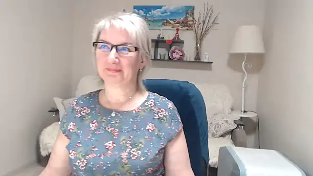 Snapshot of FleurMays chatting on March 10, 5:22 am FleurMays online show from March 10, 5:22 am