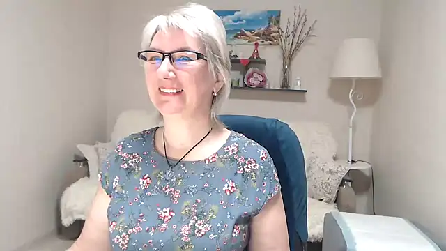 Snapshot of FleurMays chatting on March 12, 3:23 am FleurMays online show from March 12, 3:23 am